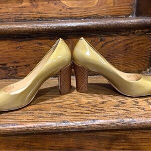 Elegant Women's Tan Pumps